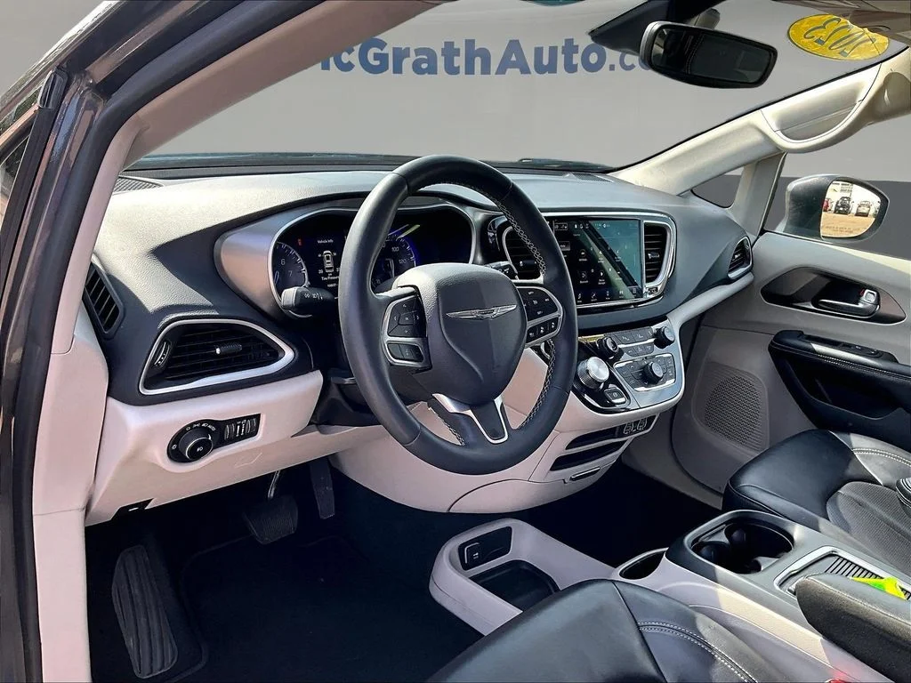 Used 2023 Gray Chrysler Touring L image 20