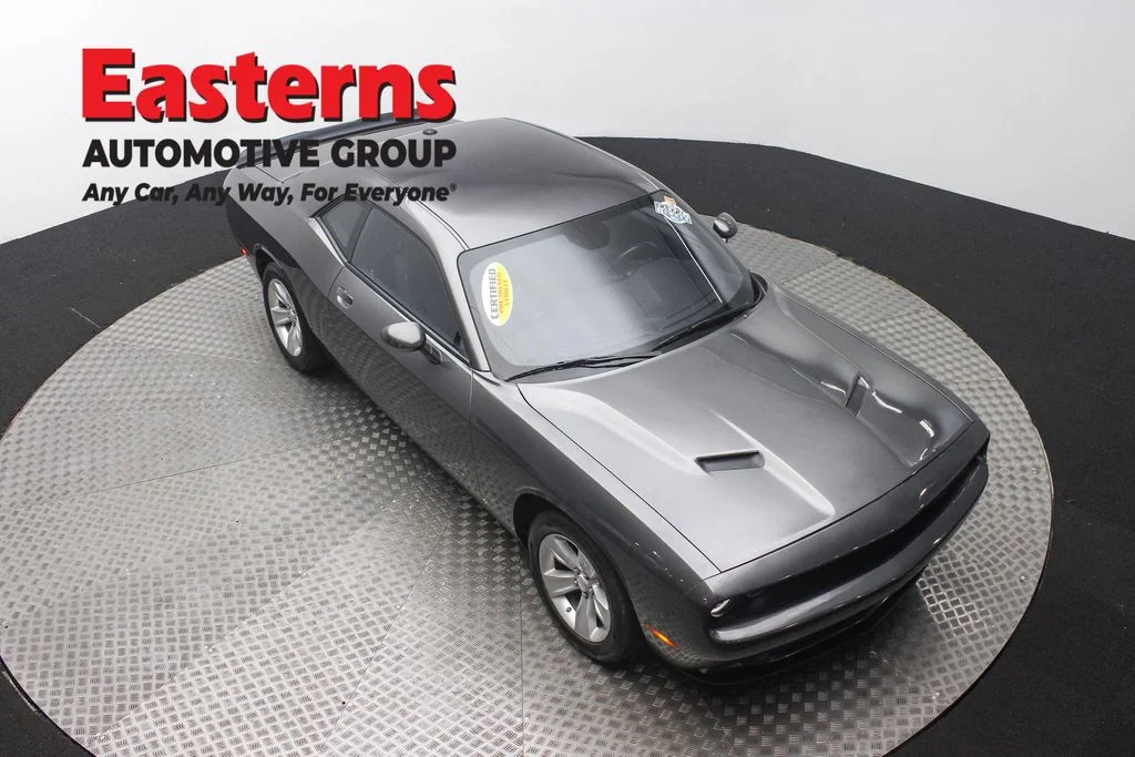 Used 2023 Gray Dodge SXT image 3