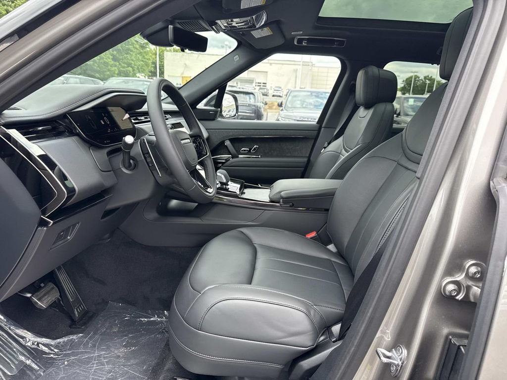 New 2026 Flux Silver Ultra Mettalic Gloss Land Rover Dynamic SE image 18