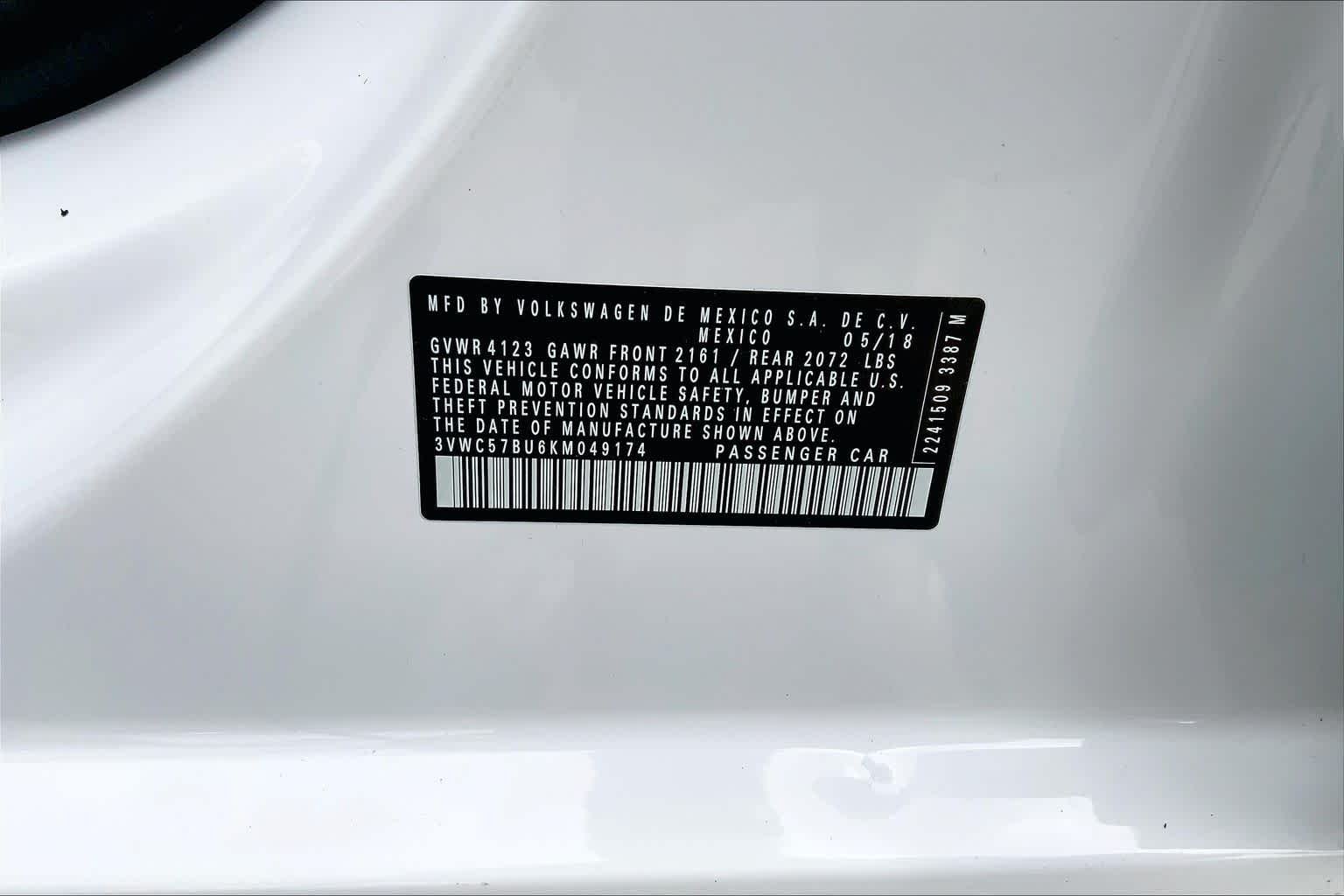 Used 2019 Pure White Volkswagen SE image 28