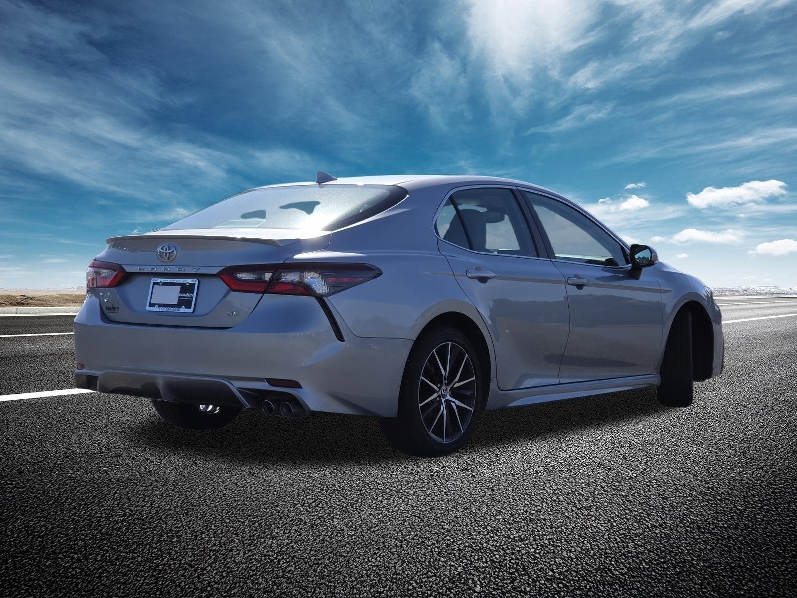 2023 Toyota Camry SE - Photo 18