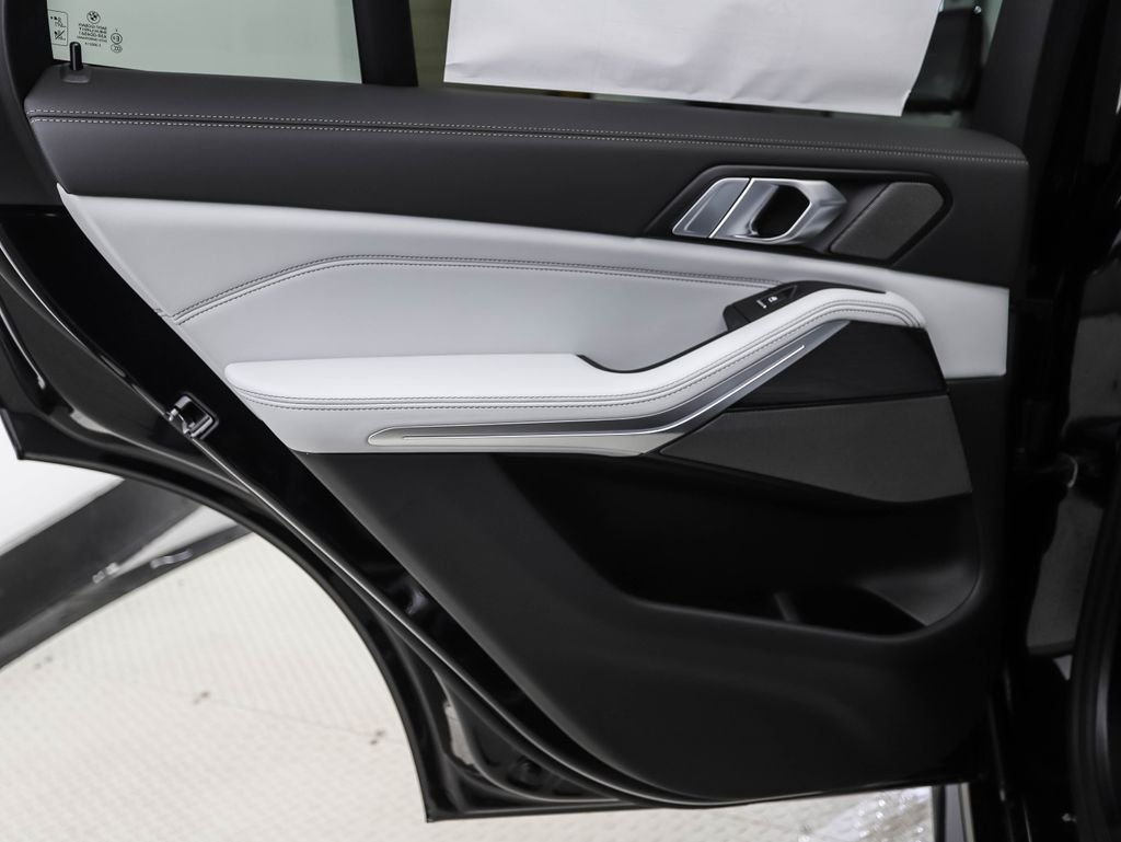 Used 2026 Carbon Black Metallic BMW xDrive40i image 21
