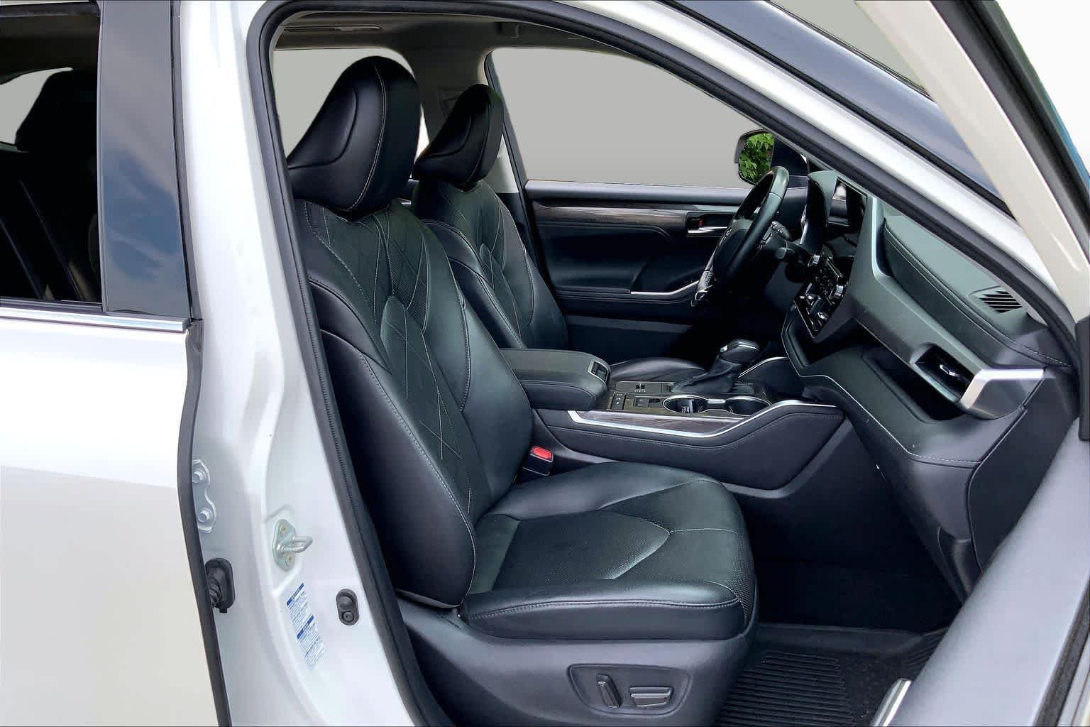 Used 2021 Blizzard Pearl Toyota Hybrid Platinum image 8
