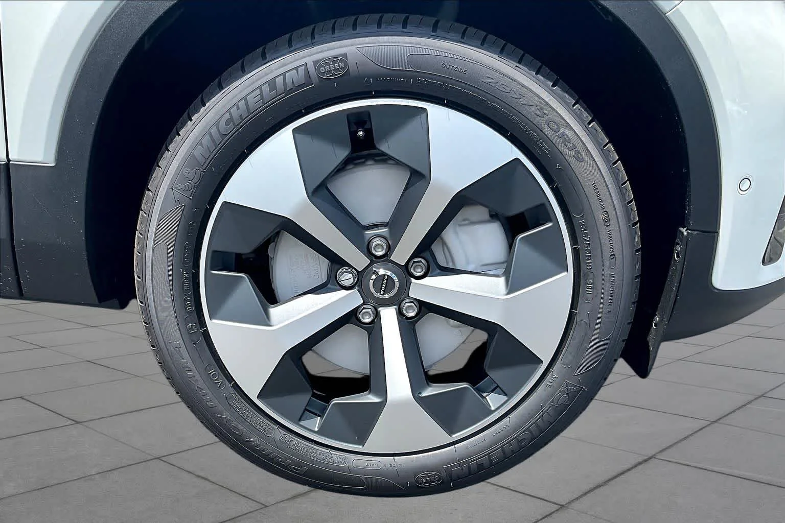 2026 Volvo XC40 Plus - Photo 15