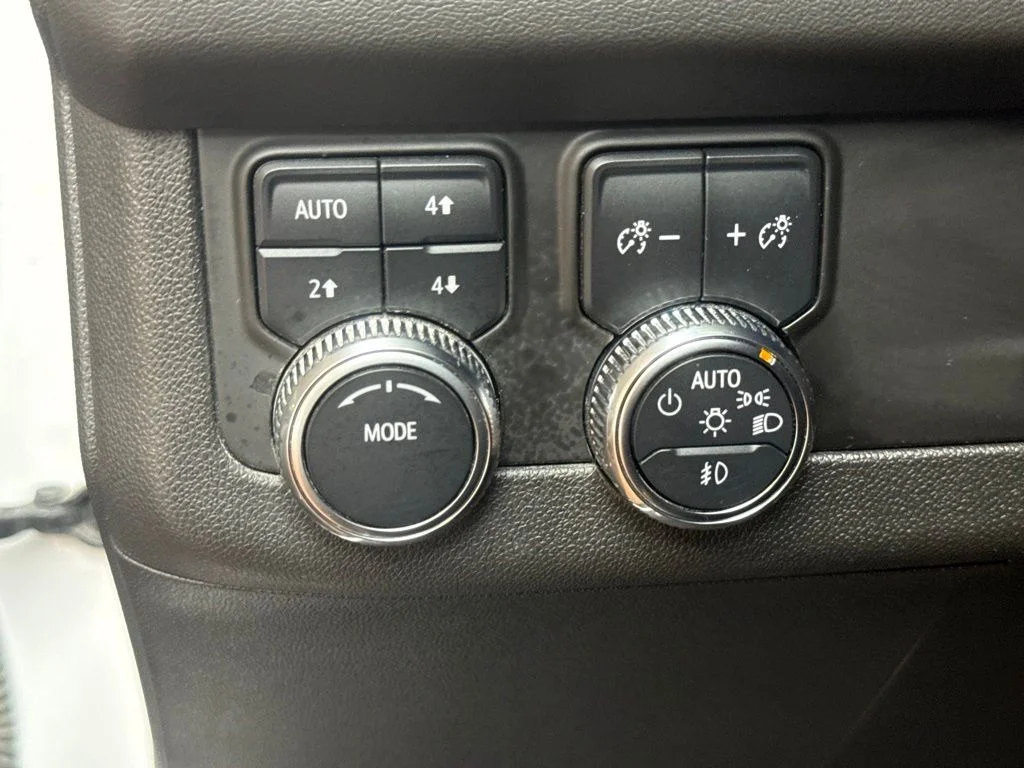 Used 2023 White GMC AT4 image 24
