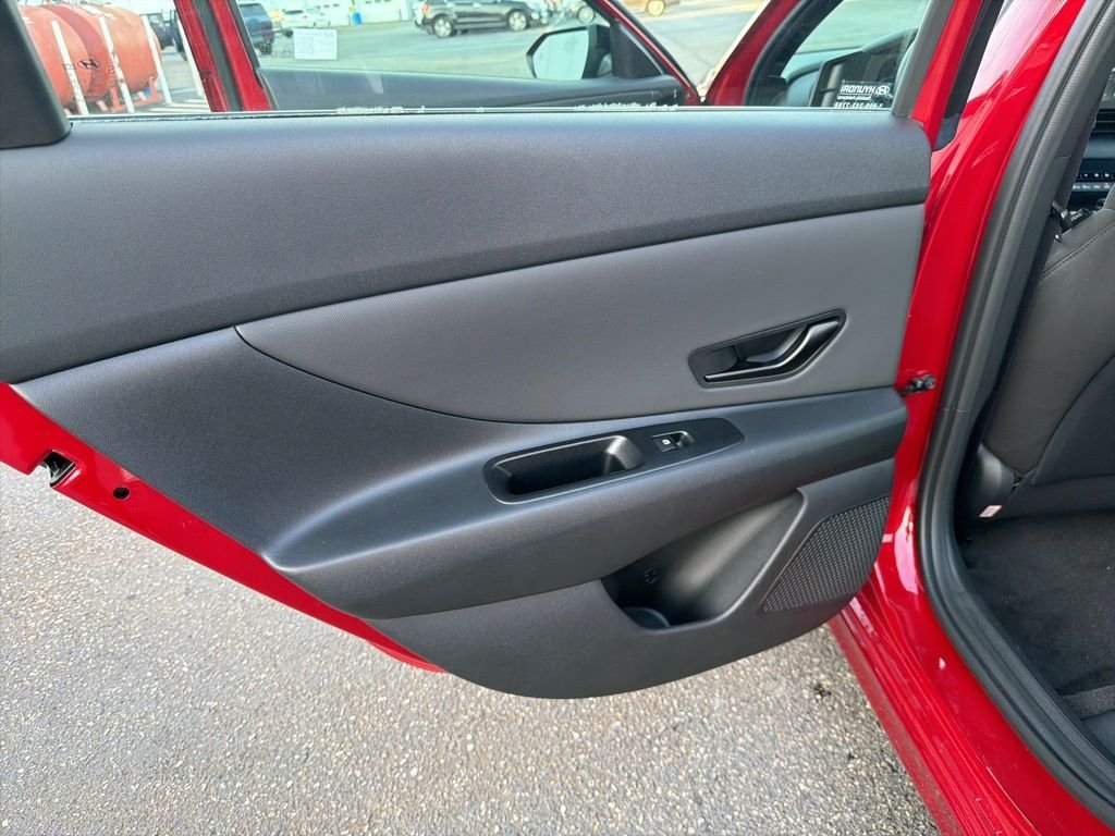 2025 Hyundai Elantra SEL - Photo 20