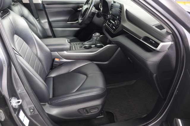 2022 Toyota Highlander XLE - Photo 25
