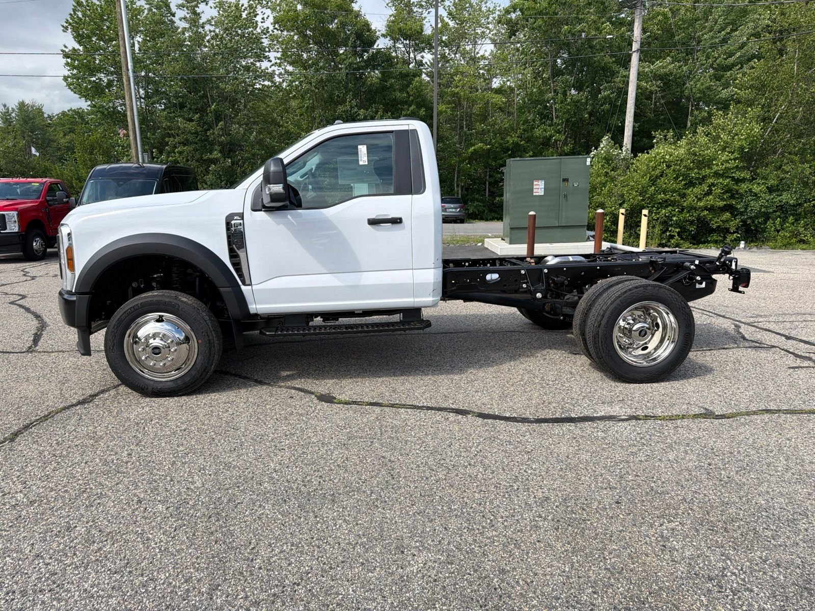 New 2026 Oxford White Ford F-550® XL image 4