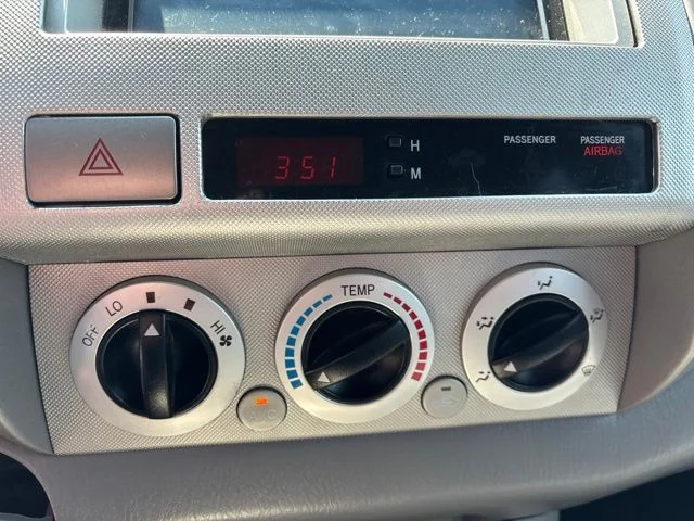 Used 2007  Toyota Base image 19