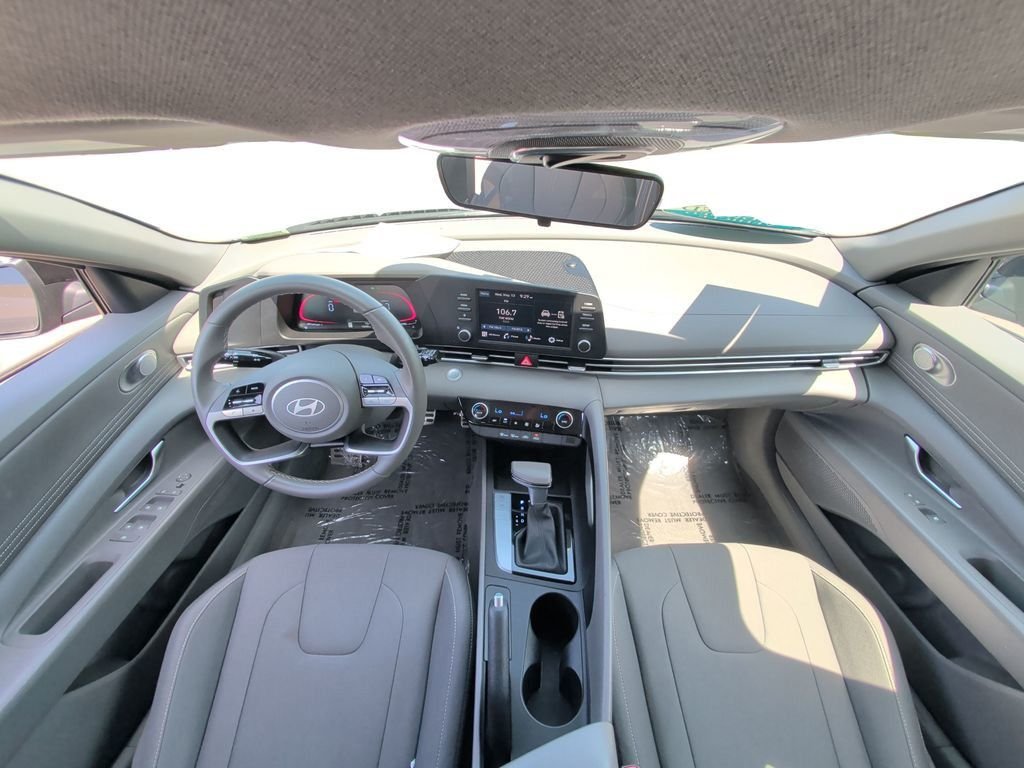 2025 Hyundai Elantra SEL - Photo 14