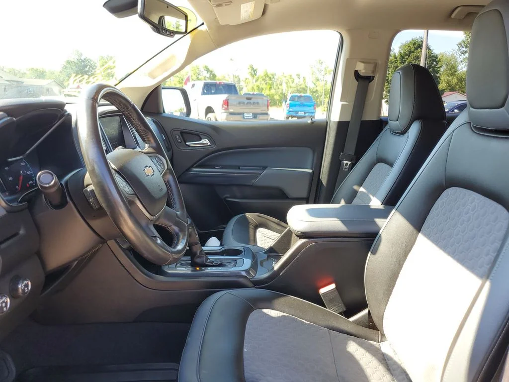 Used 2019 Gray Chevrolet Z71 image 10
