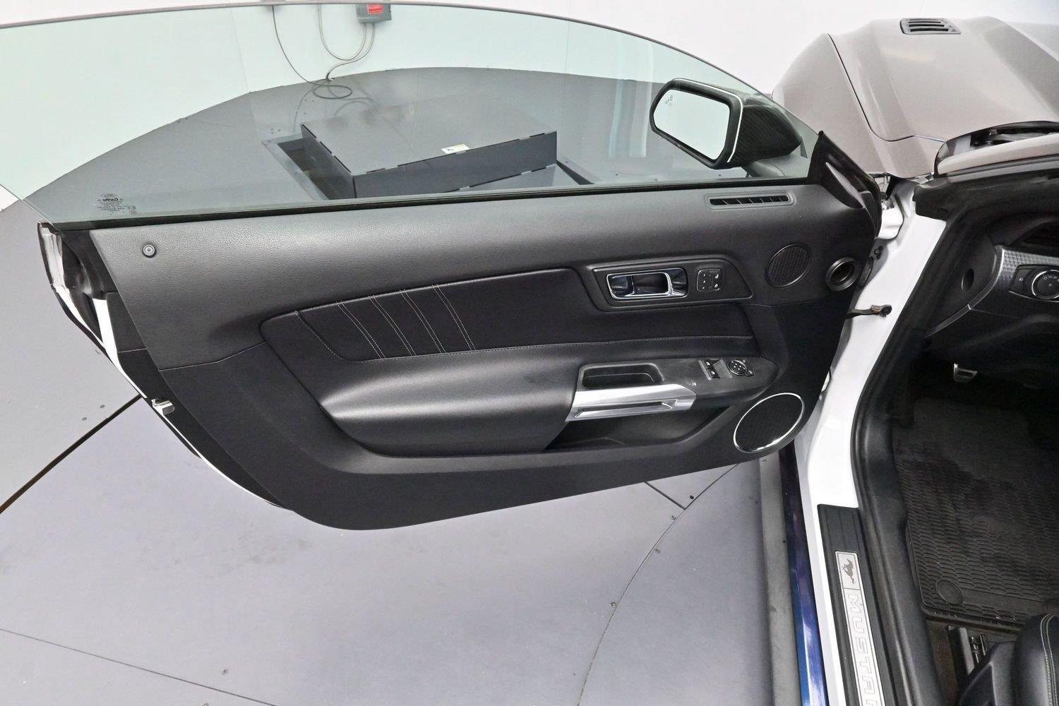Used 2015 Oxford White Ford GT Premium image 9