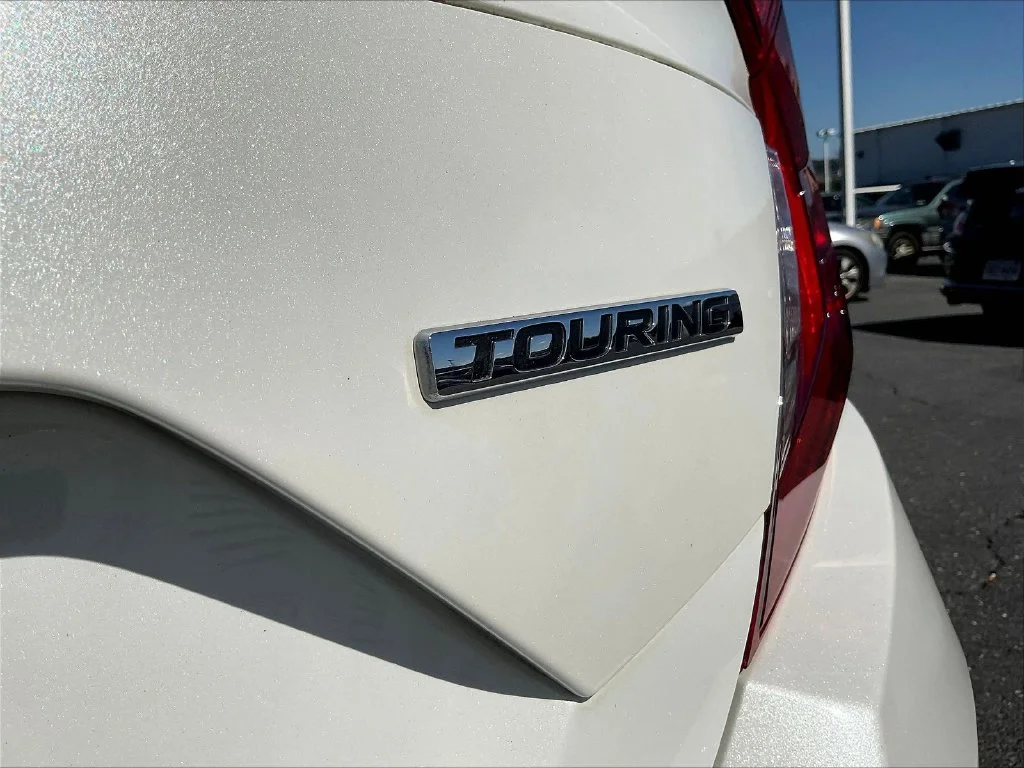 Used 2020 Platinum White Pearl Honda Touring image 24