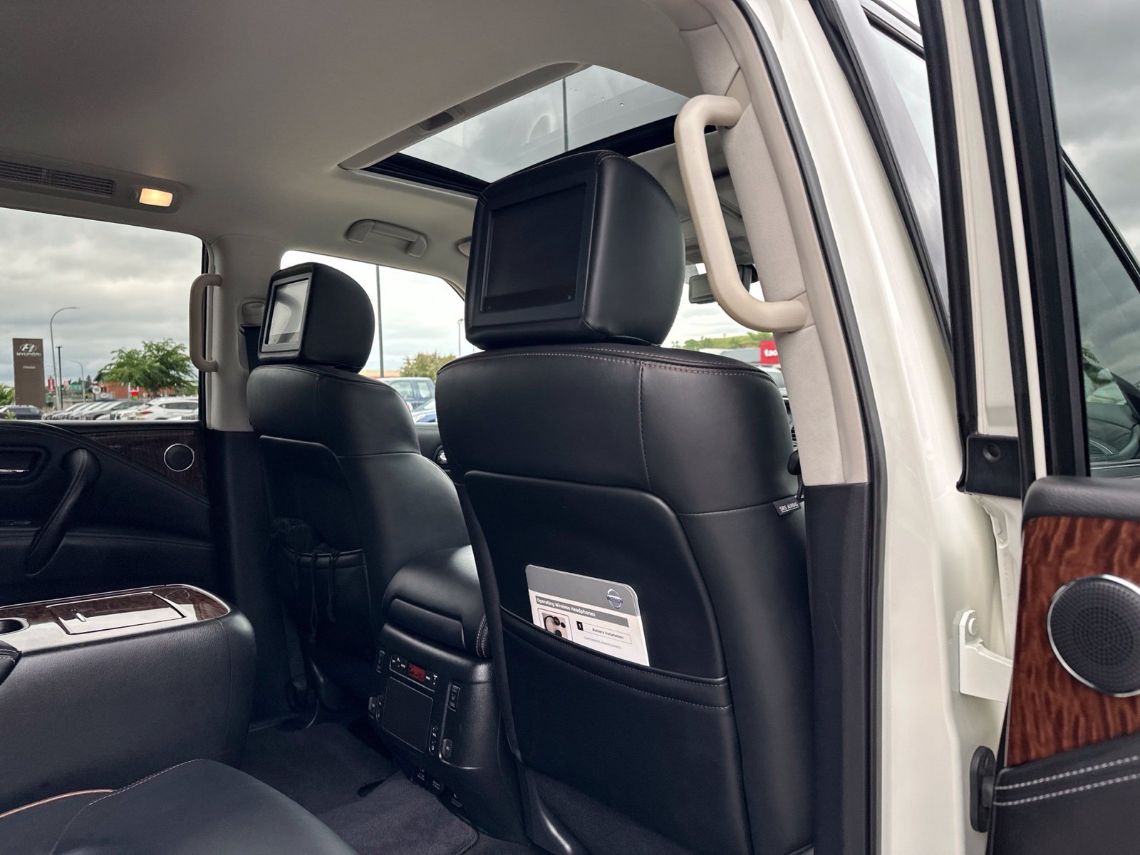 Used 2020 White Nissan Platinum image 36