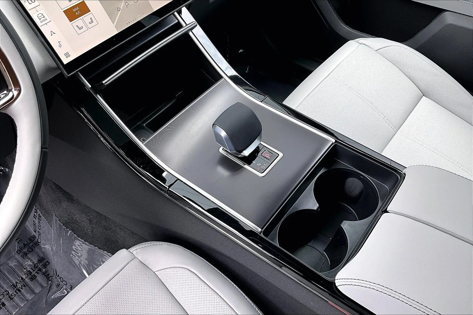 New 2026 Fuji White Land Rover P250 Belgravia Edition image 8