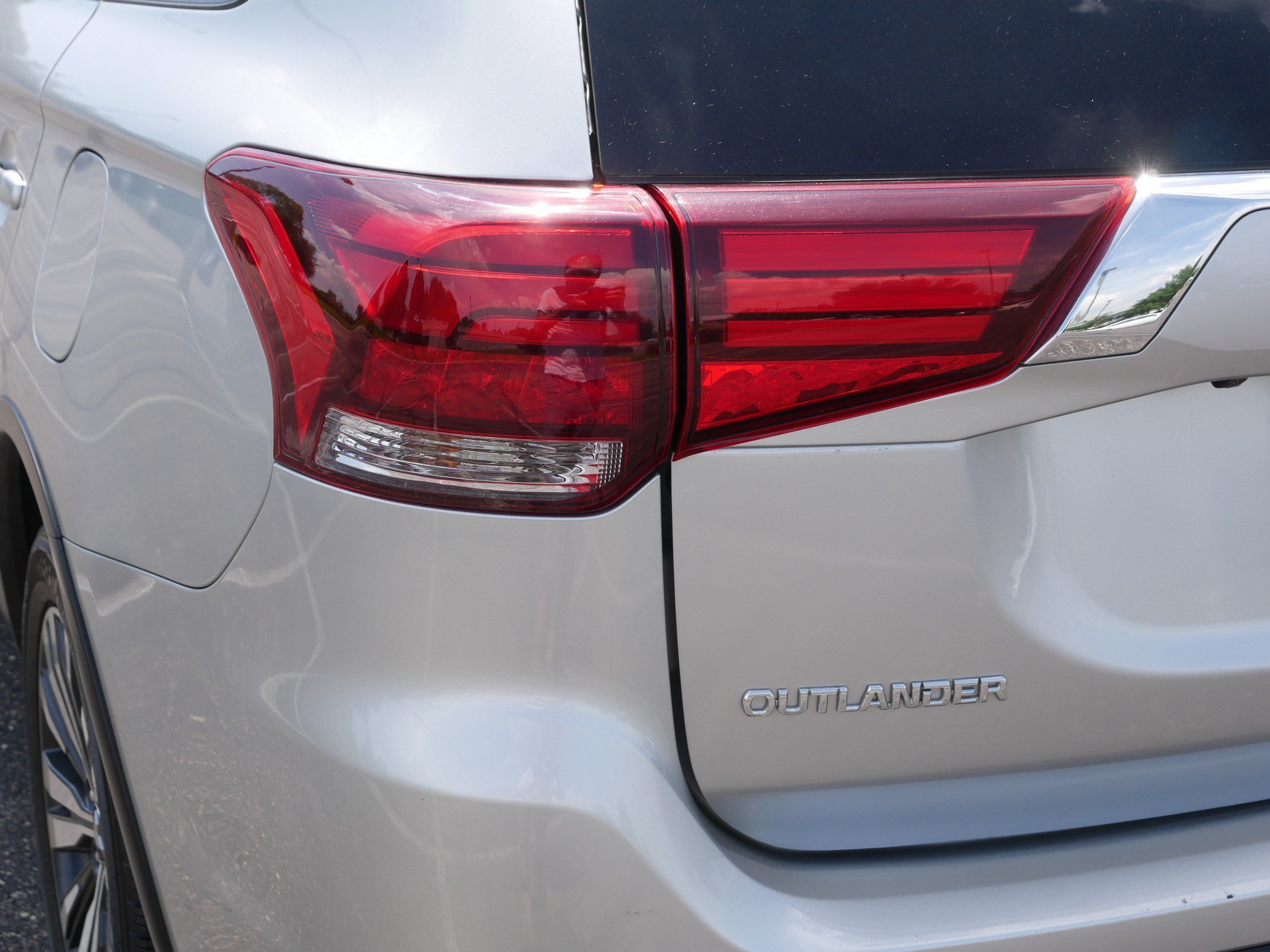 Used 2020 Alloy Silver Metallic Mitsubishi ES image 17