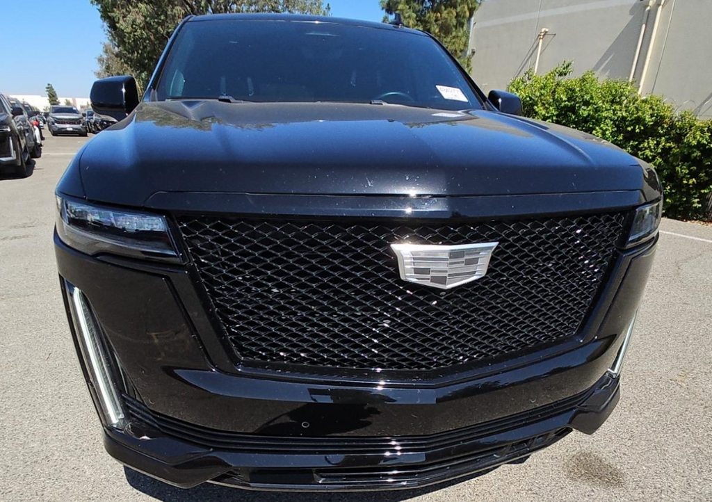 Used 2023 Black Cadillac Sport Platinum image 4