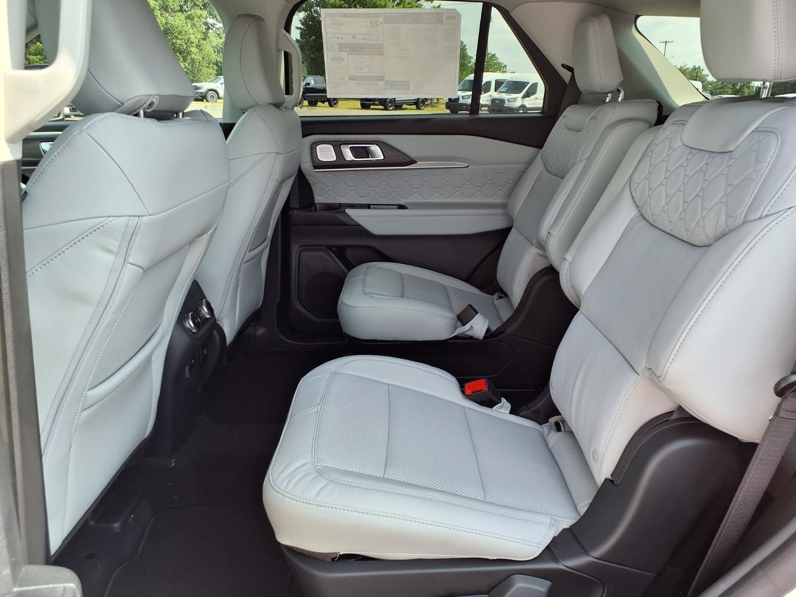 New 2026 Star White Metallic Tri-Coat Ford Platinum™ image 23