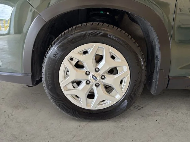 Used 2023 Green Subaru Base image 14