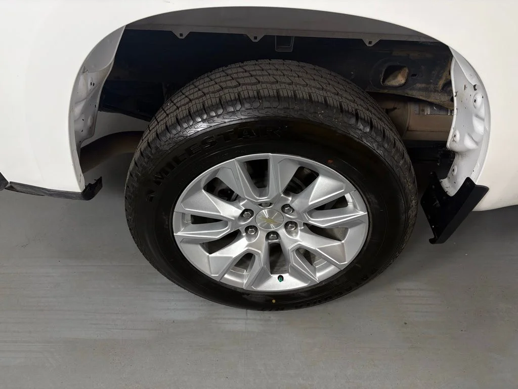Used 2023 White Chevrolet Custom image 11