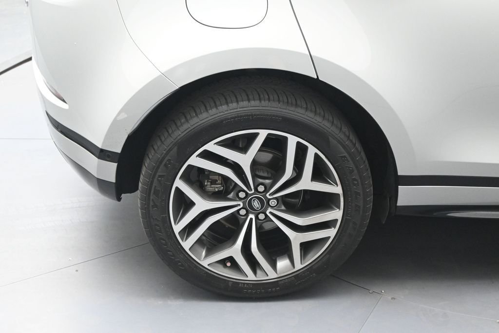 Used 2020  Land Rover First Edition image 12