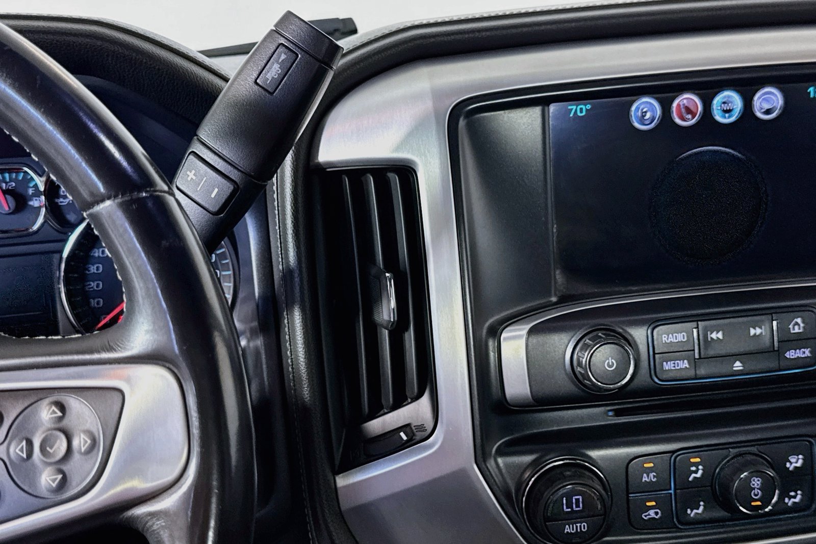 Used 2018 Quicksilver Metallic GMC SLE image 16