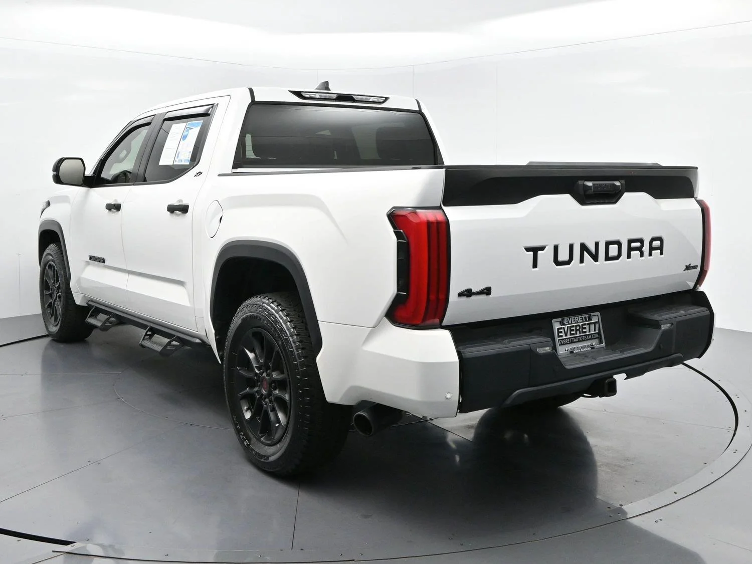 Used 2024 Ice Cap Toyota SR5 image 5