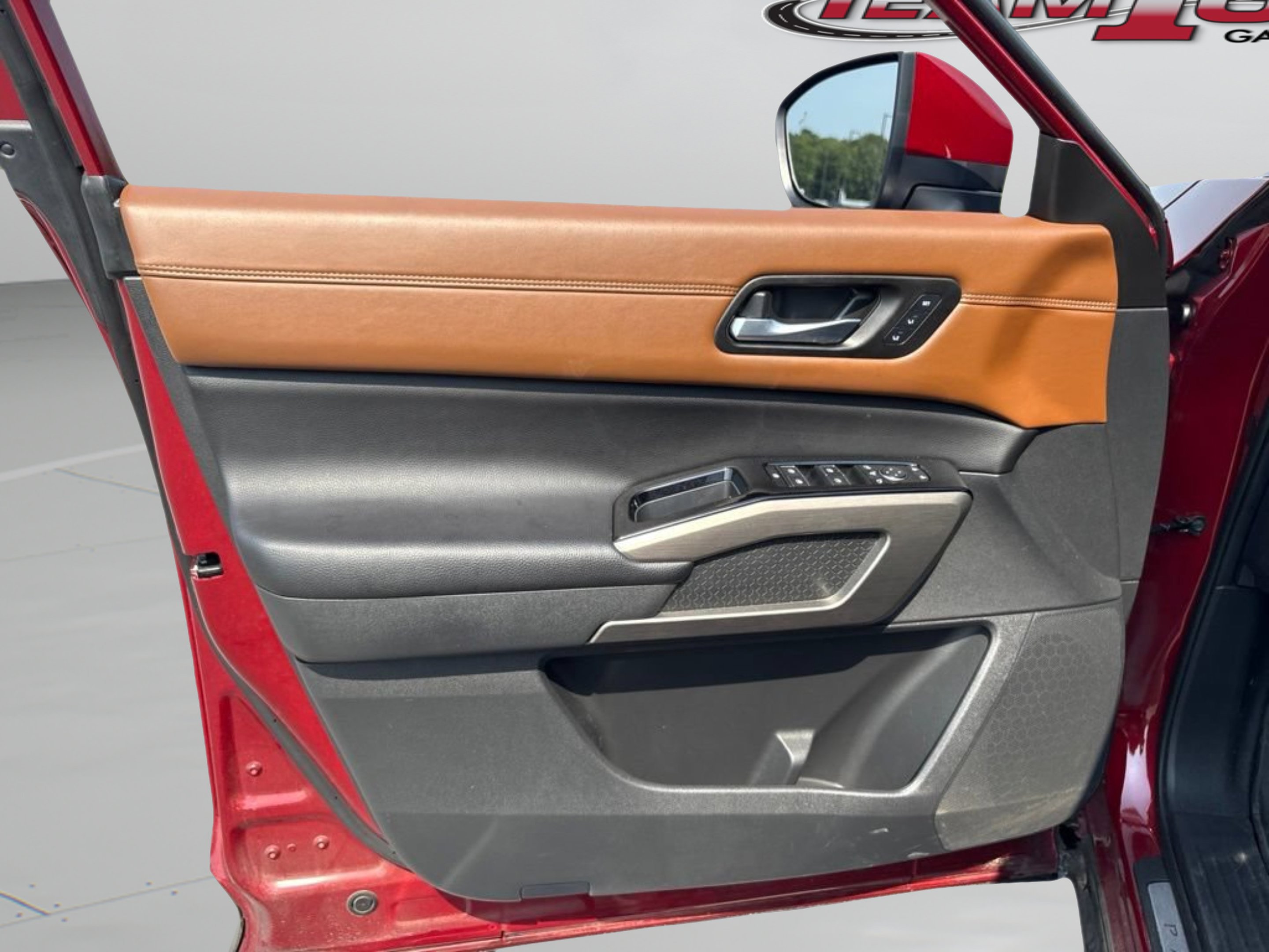 Used 2024 Scarlet Ember Nissan Platinum image 19