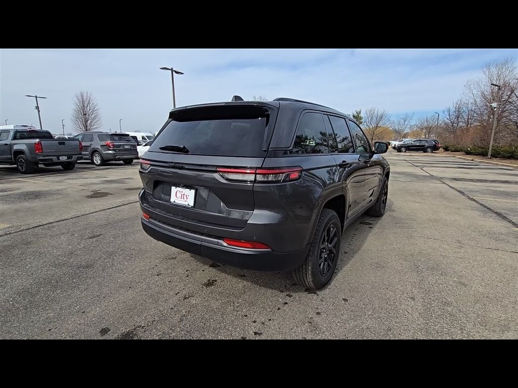 New 2026 Baltic Gray Metallic Clear-Coat Exterior Paint Jeep Altitude image 7