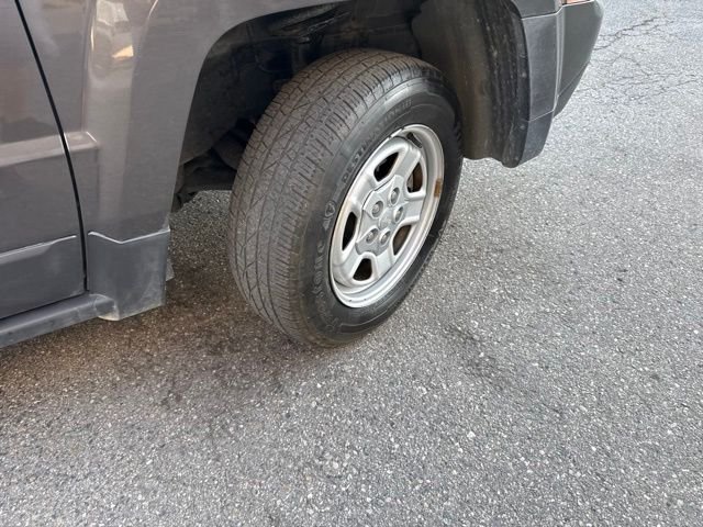 Used 2015 Gray Jeep Sport image 11
