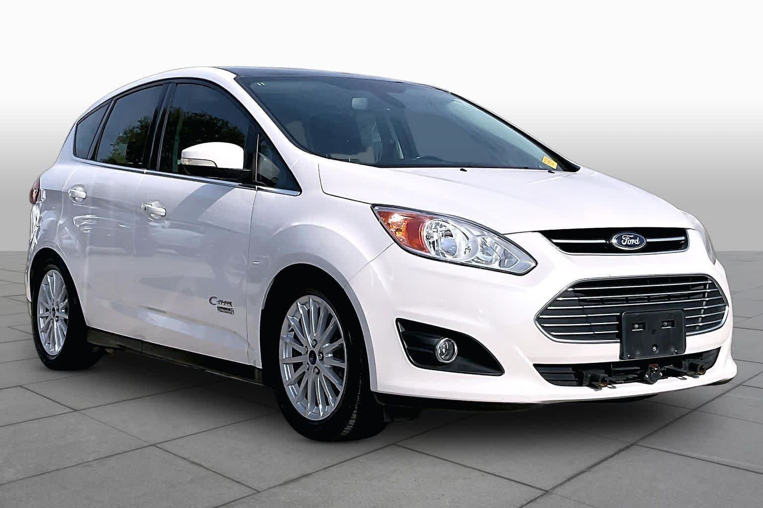 Used 2015 White Platinum Metallic Tri-Coat Ford SEL image 2