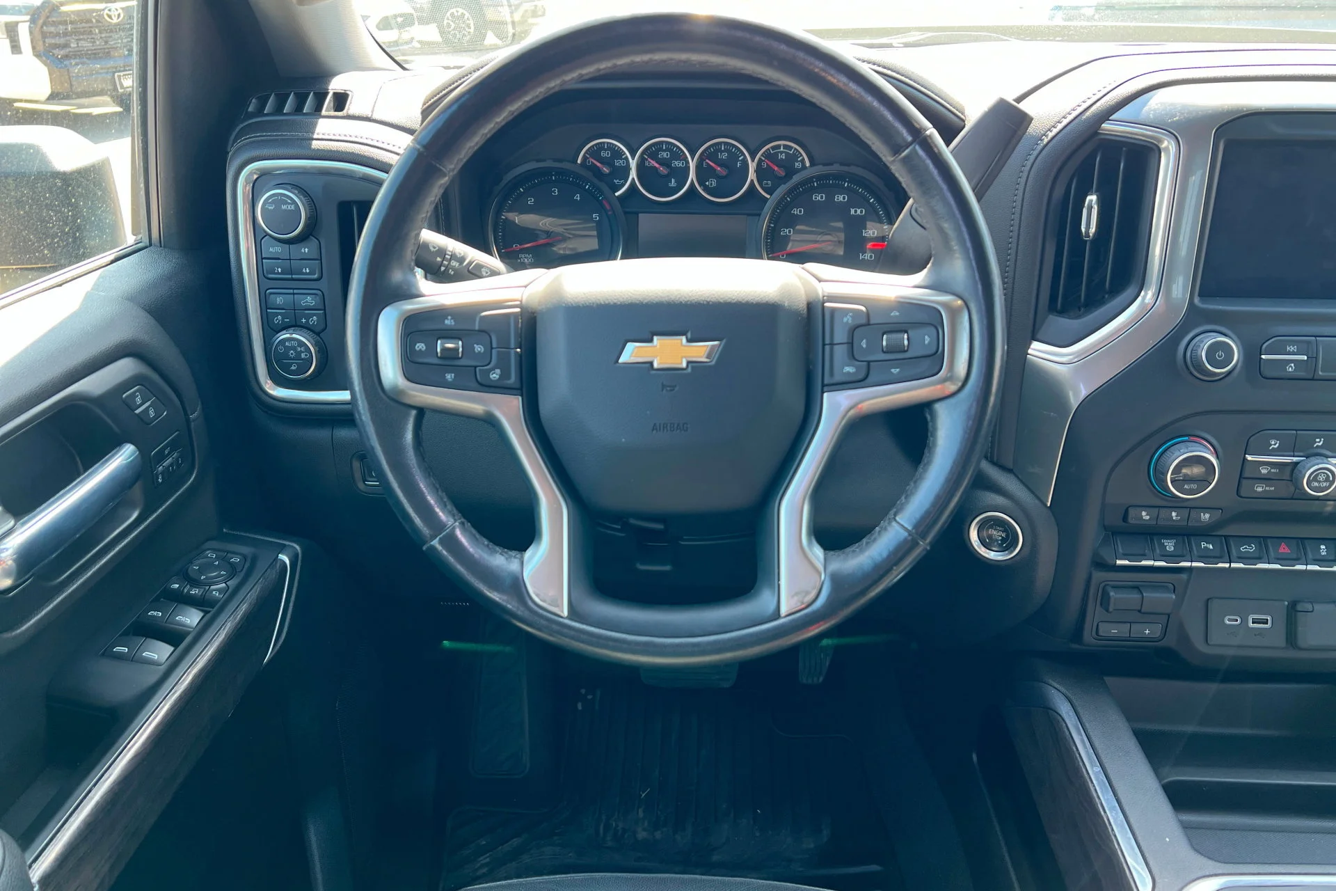 2022 Chevrolet Silverado 3500HD LTZ - Photo 12