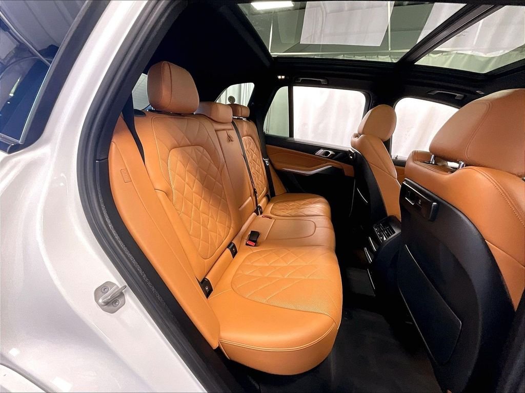 Used 2023 White BMW xDrive40i image 16