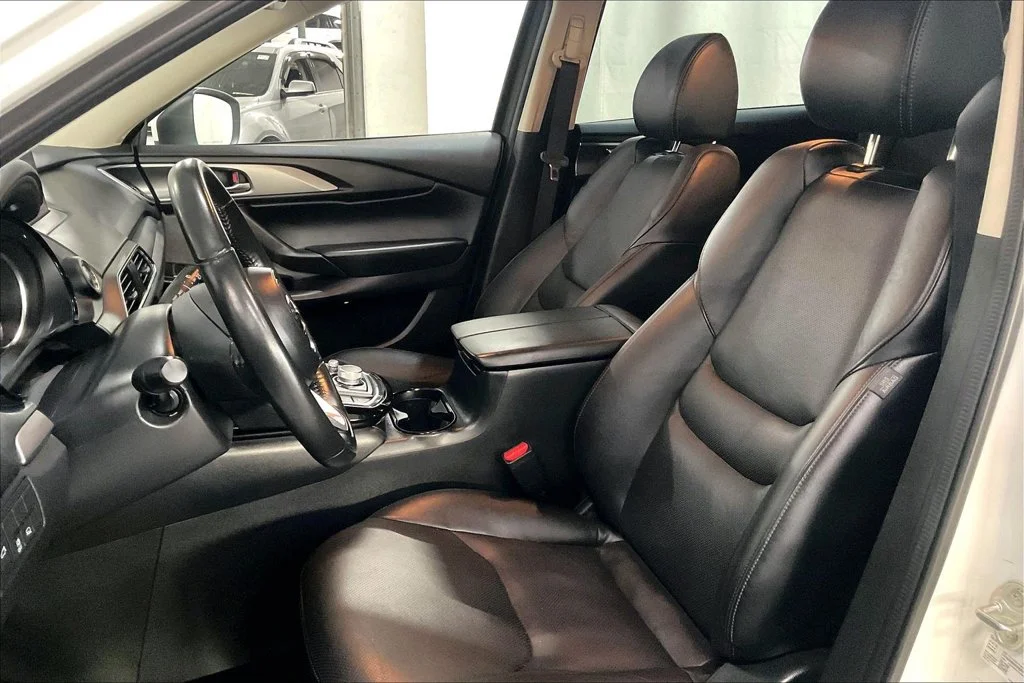Used 2023 White Mazda Touring image 25