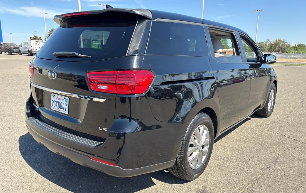 Used 2020 Black Kia LX image 3
