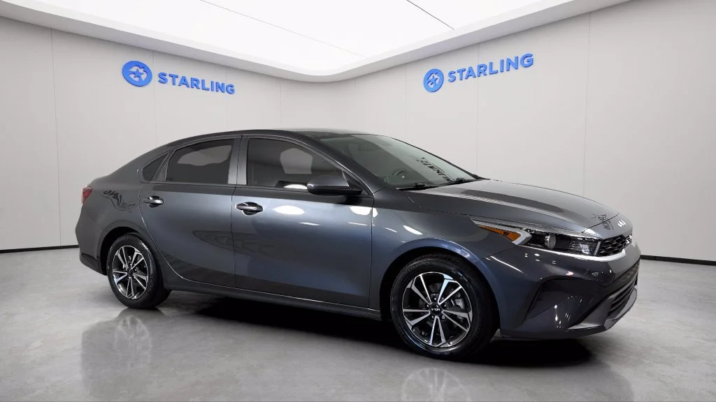 Used 2024  Kia LXS image 13
