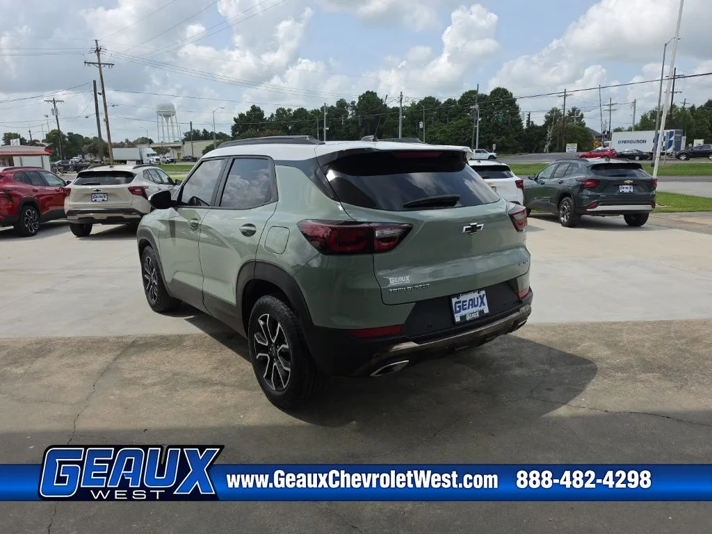 Used 2025 Green Chevrolet ACTIV image 8