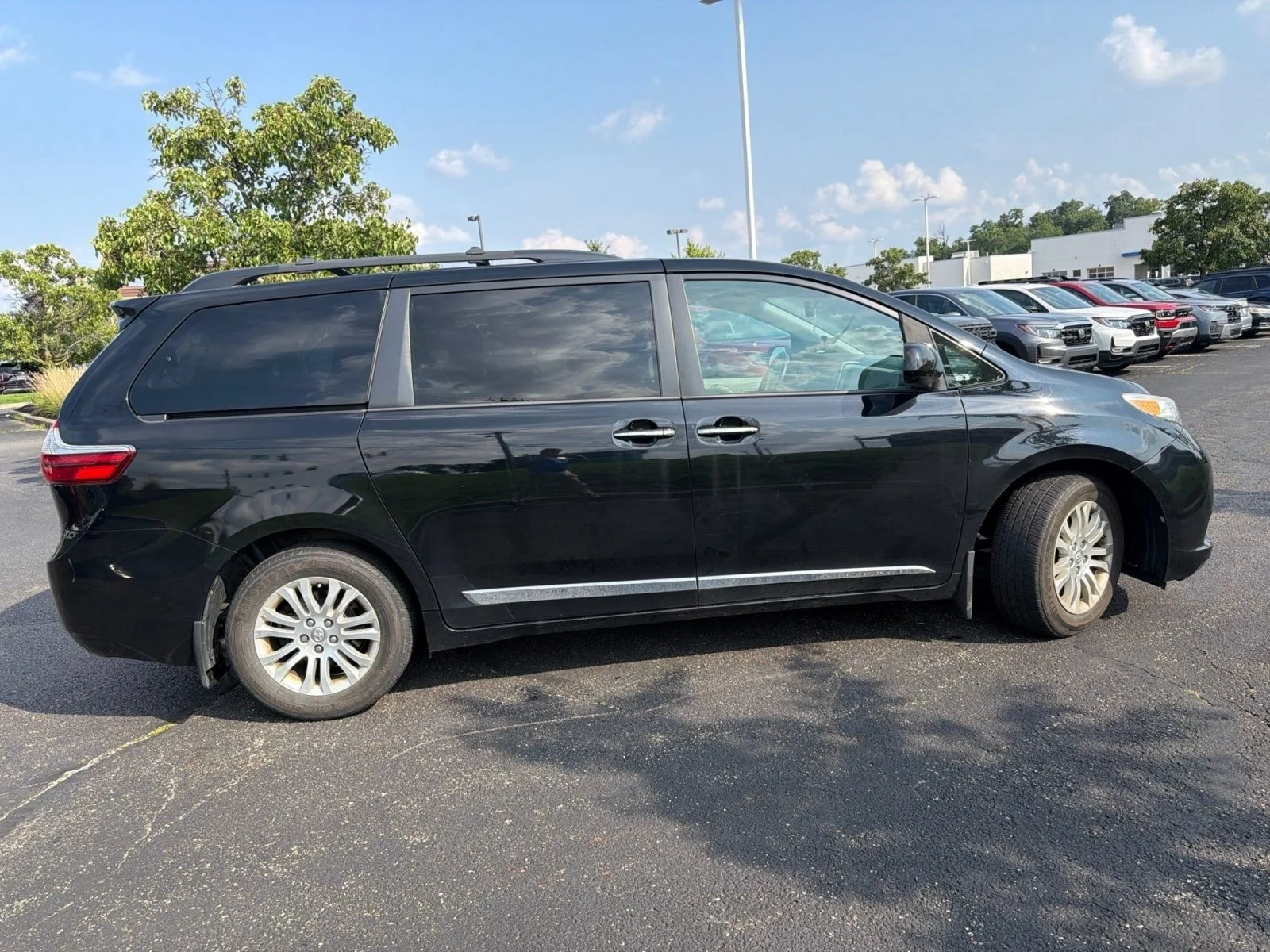 Used 2017 Midnight Black Metallic Toyota XLE Premium image 17