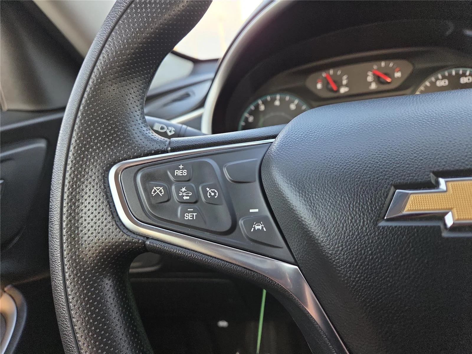 Used 2024 Summit White Chevrolet LT image 15