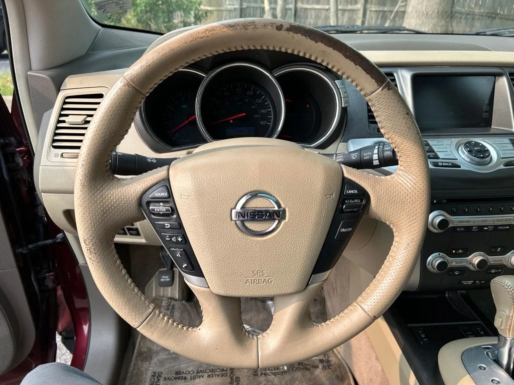 Used 2011 Red Nissan SL image 17