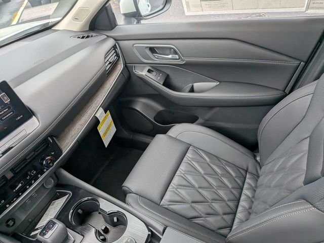 New 2026 Everest White Pearl TriCoat Nissan Platinum image 16