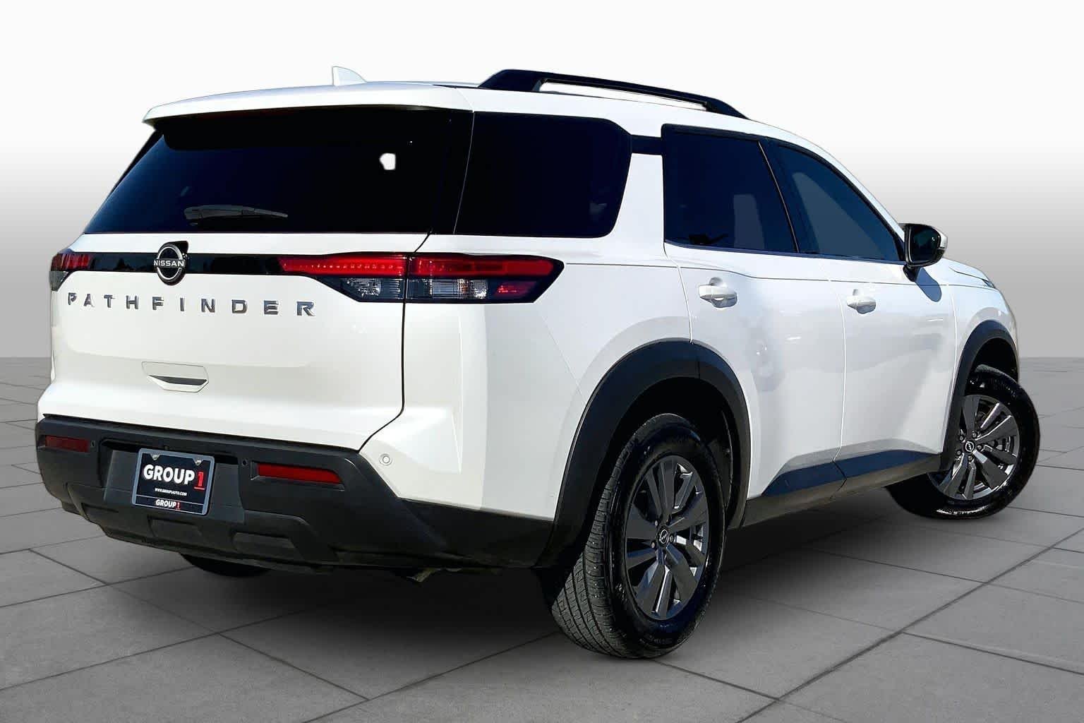 Used 2025 Everest White Pearl Tricoat Nissan SV image 13