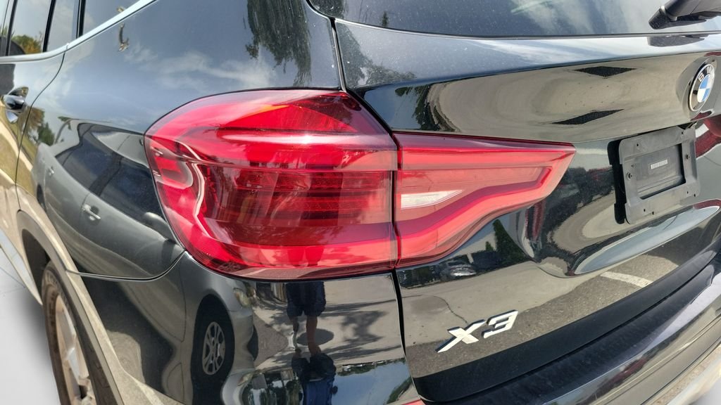 Used 2021 Black BMW xDrive30i image 9