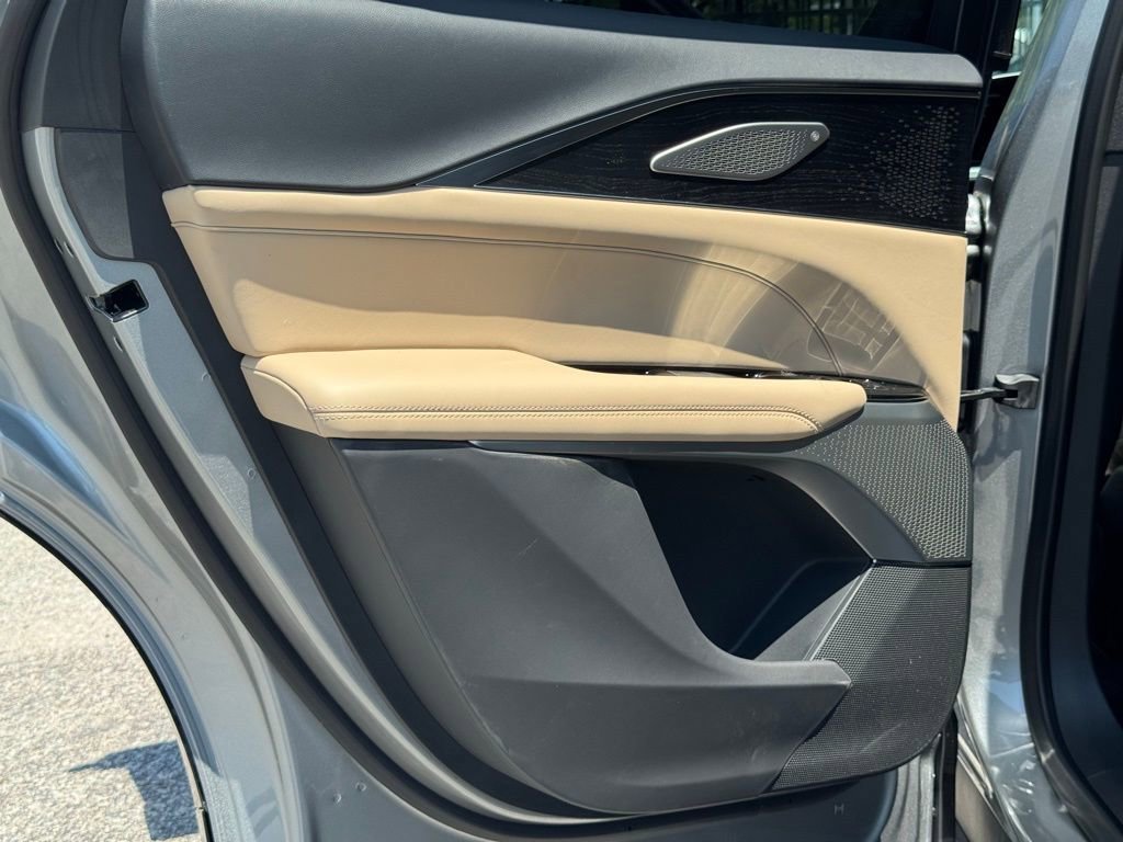 2025 Cadillac LYRIQ Luxury 3 - Photo 21