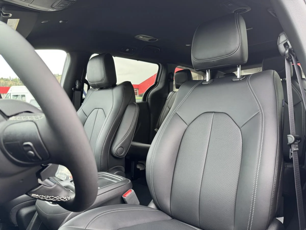 New 2027 White Chrysler SXT image 16