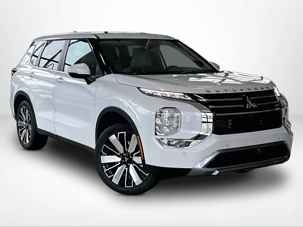 New 2026 White Mitsubishi SE image 3