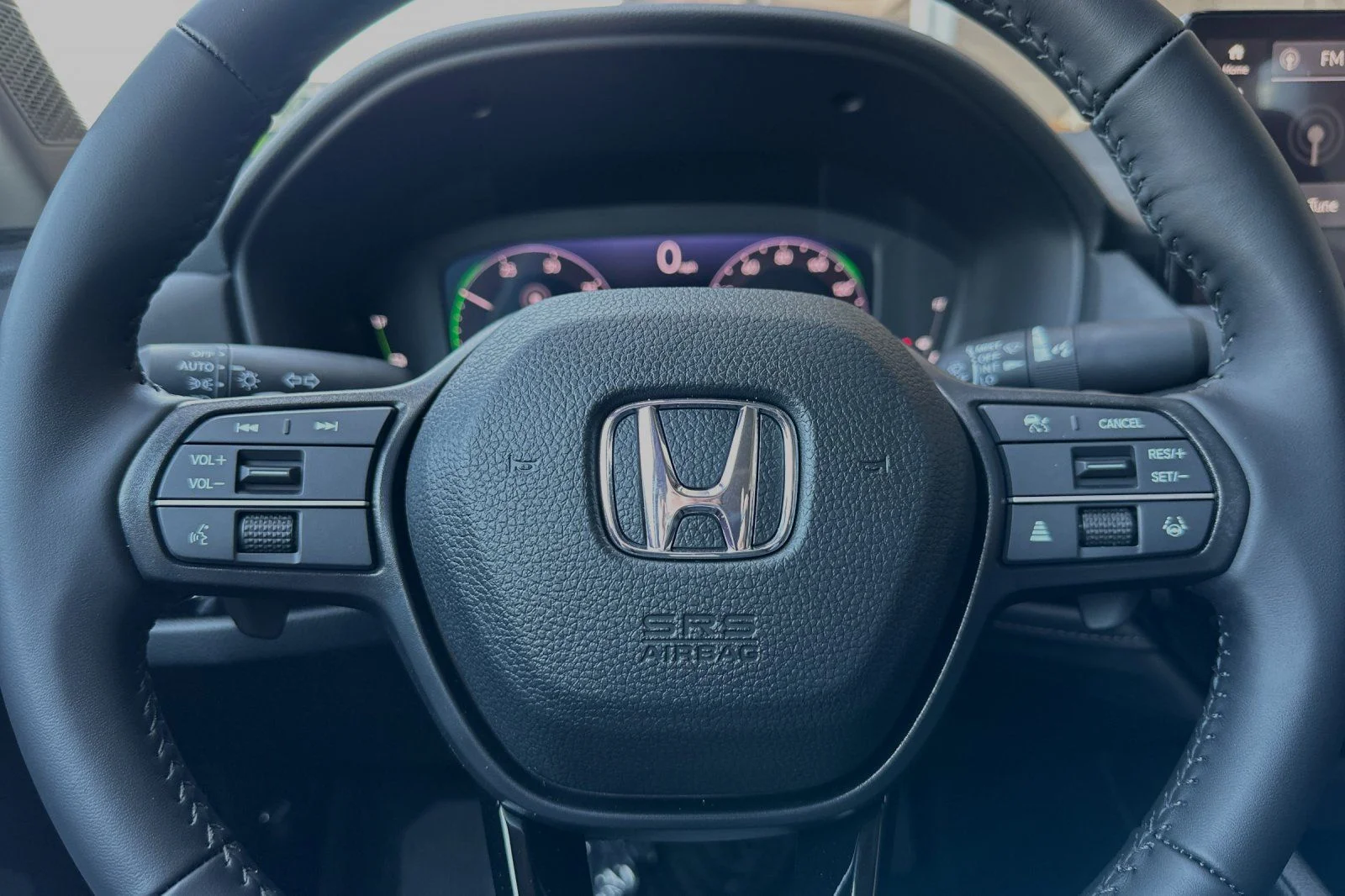 Certified Used 2025 Solar Silver Metallic Honda EX-L image 24