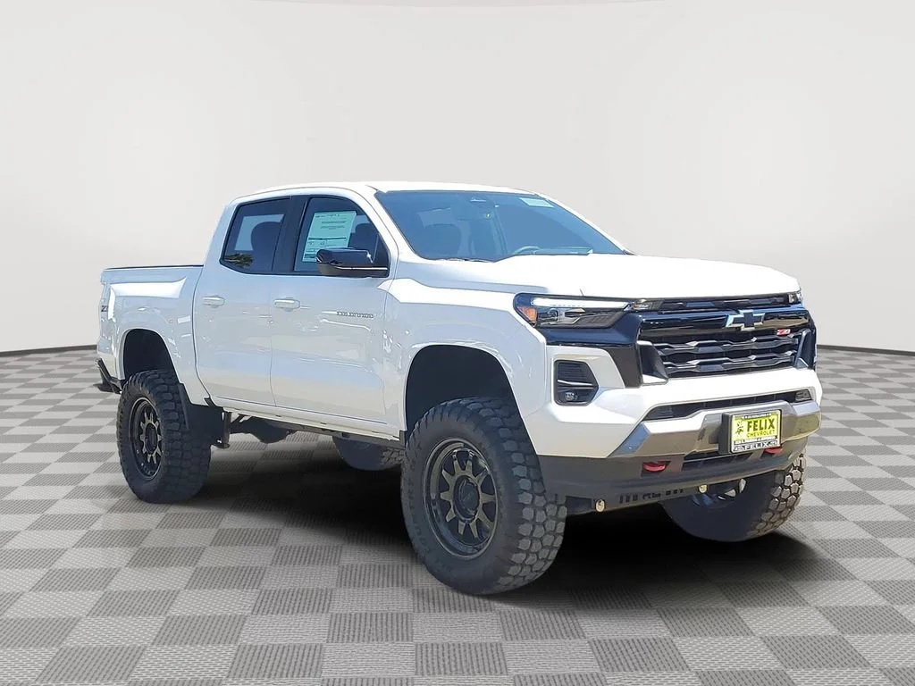 2026 Chevrolet Colorado Z71 - Photo 3