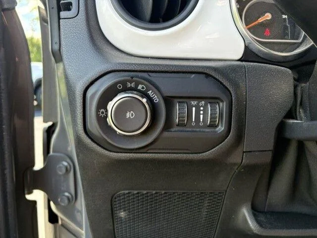 Used 2021 Sting-Gray Clearcoat Jeep Islander image 11