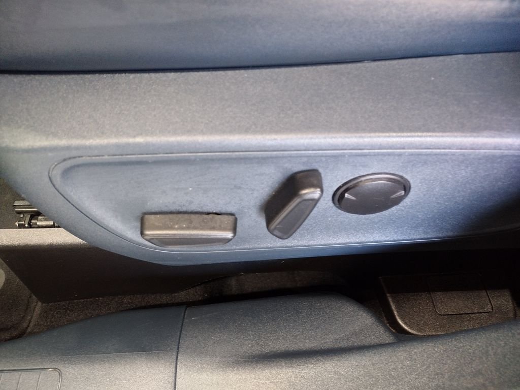 Used 2022 Blue Metallic Ford Lariat image 22